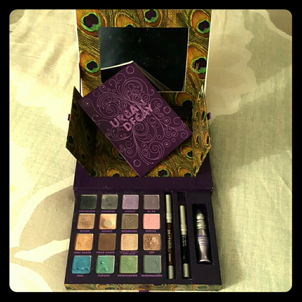 Urban Decay Vol. 2 Book of Shadows Eye Pallette